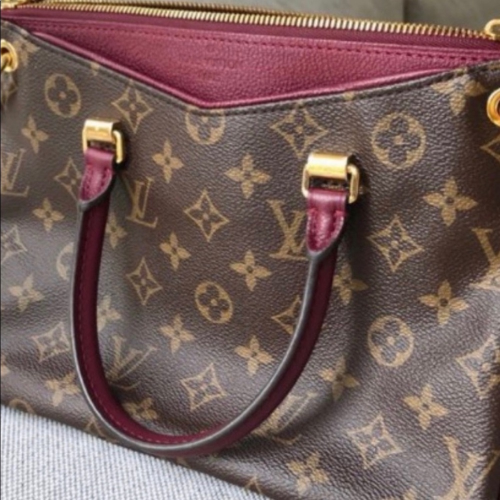 Louis Vuitton Pallas MM in raisin